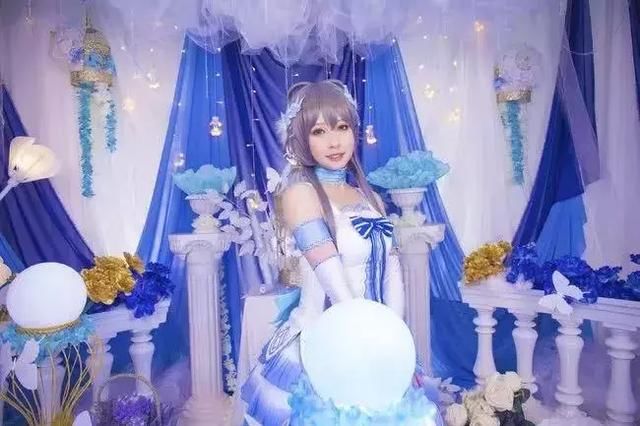 VOCALOID洛天依生日快乐 仙境般的白丝小姐姐 很美丽!