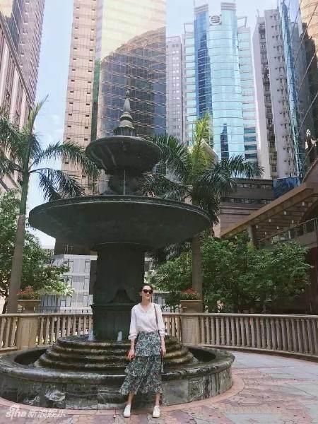 出道22年的高圆圆街拍越来越美了! 一点都看不出这是39岁的人!