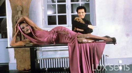 直男控诉：女人就应该穿得贴身又性感啊！