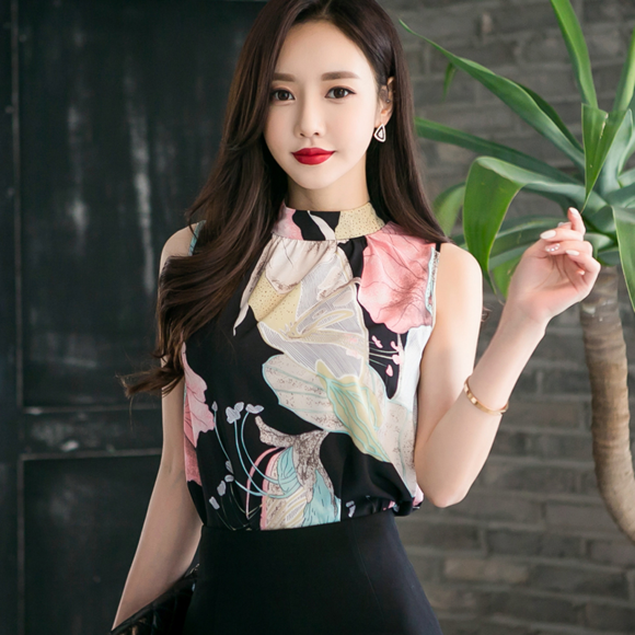 女神孙允珠，迷离落叶彩绘花簇时尚清凉衫