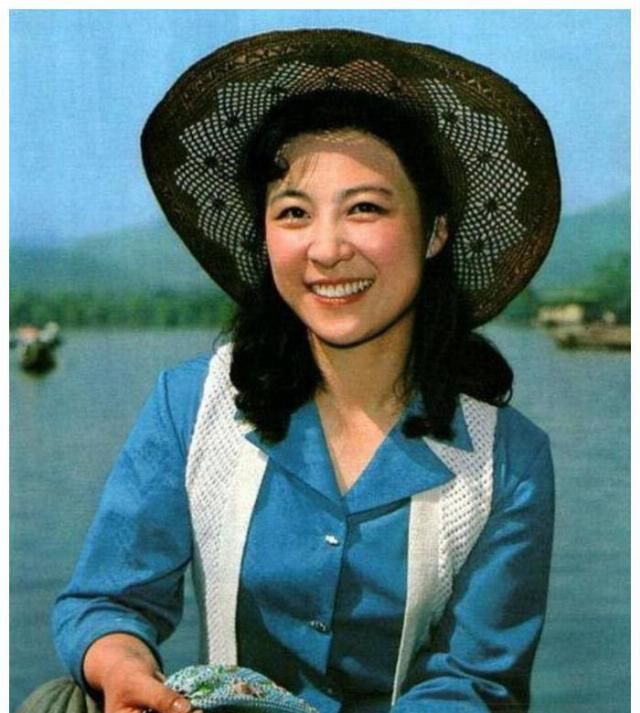 『竟是』70岁老戏骨王馥荔，儿子竟是我们熟悉的他，多次与杨幂合作被捧红