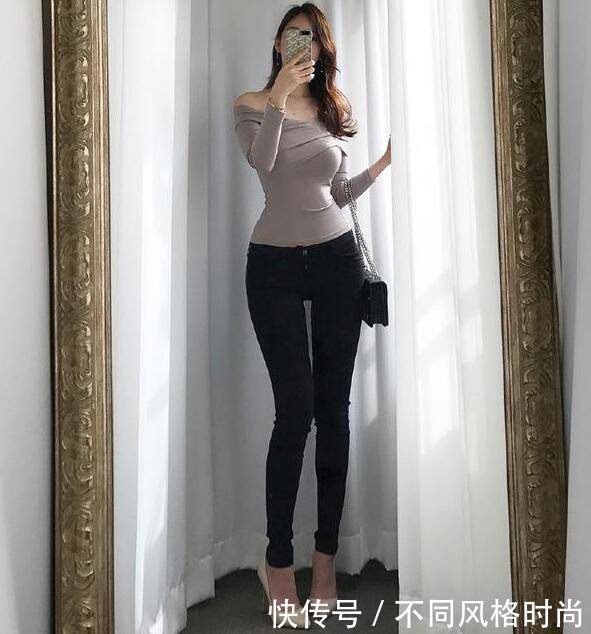 摩登个性的牛仔裤小姐姐，呈现最美身姿，十分抢眼！