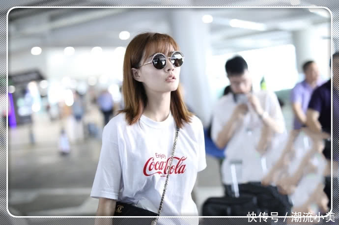 徐璐不过是剪了款空气刘海，就方脸变长脸，网友：嫩到飞起！