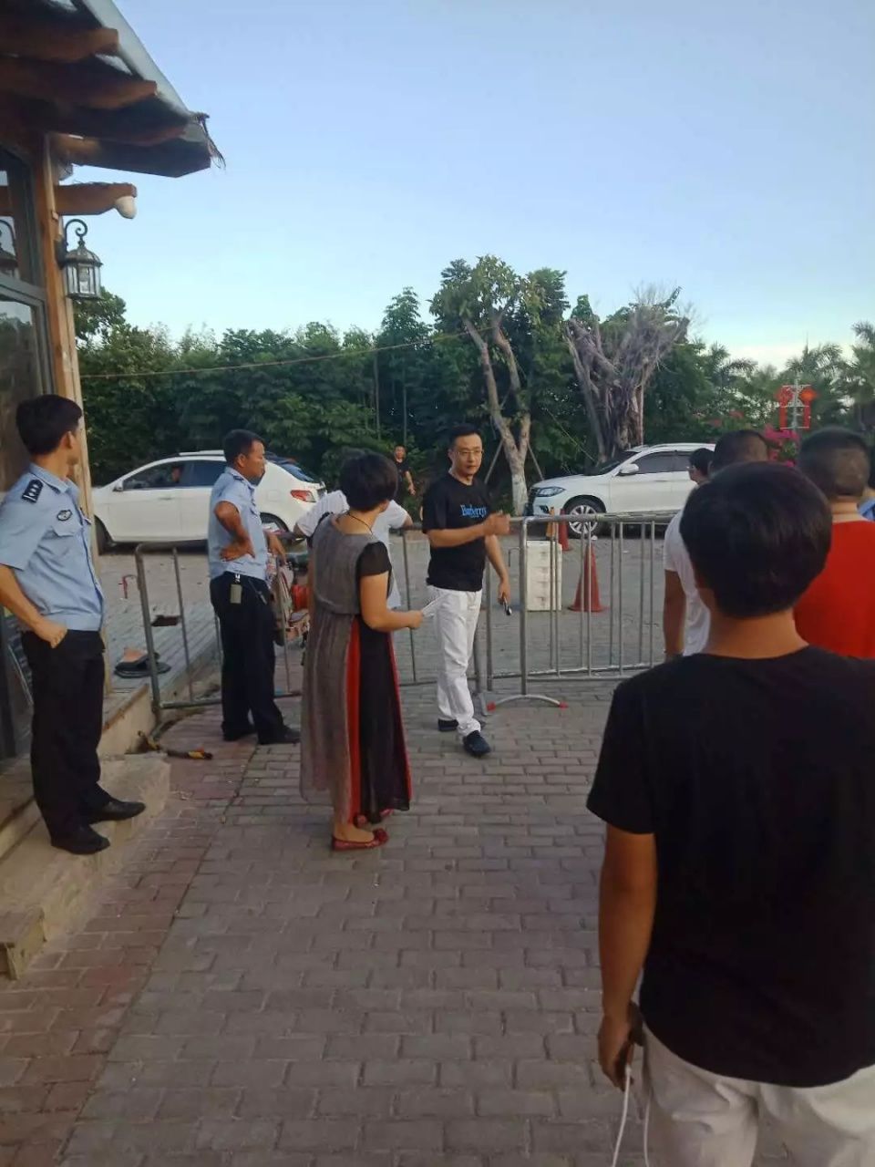 厦门梦幻灯光秀忽悠消费者?许多人赶来看却扑个空!事实是……