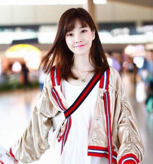  『特别』女孩2020年不必选这2种头型了，显脸大不用说，还土！特别是在是后一种