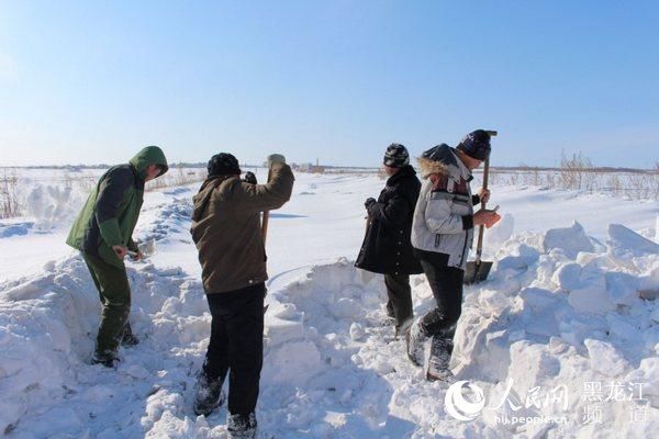  「嫩江公司」黑龙江省国资委出资企业省铁路集团全力清雪保行车安全畅通