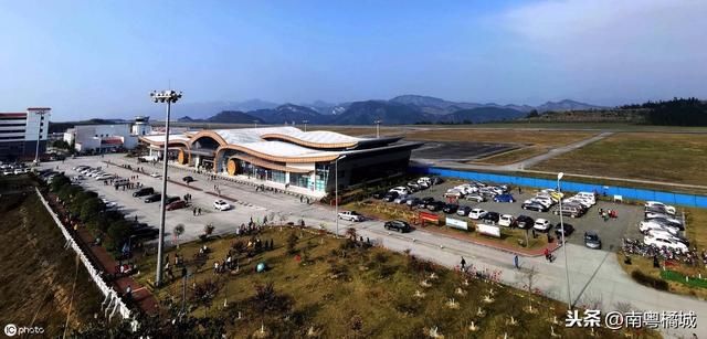  「我国」我国有“危险”的三座民用机场，被称为陆地航母，跑道