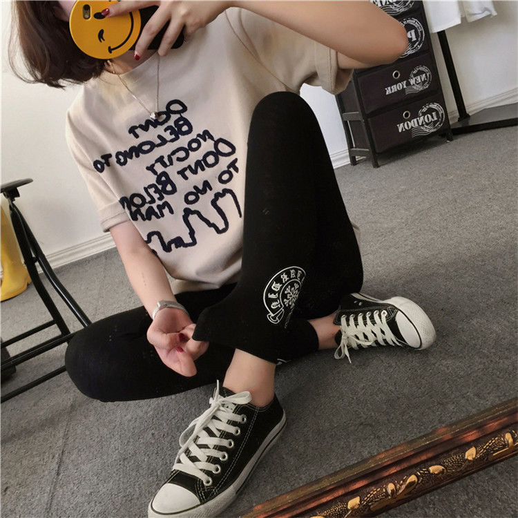 今年流行的打底裤，显瘦又百搭，青春活力显著