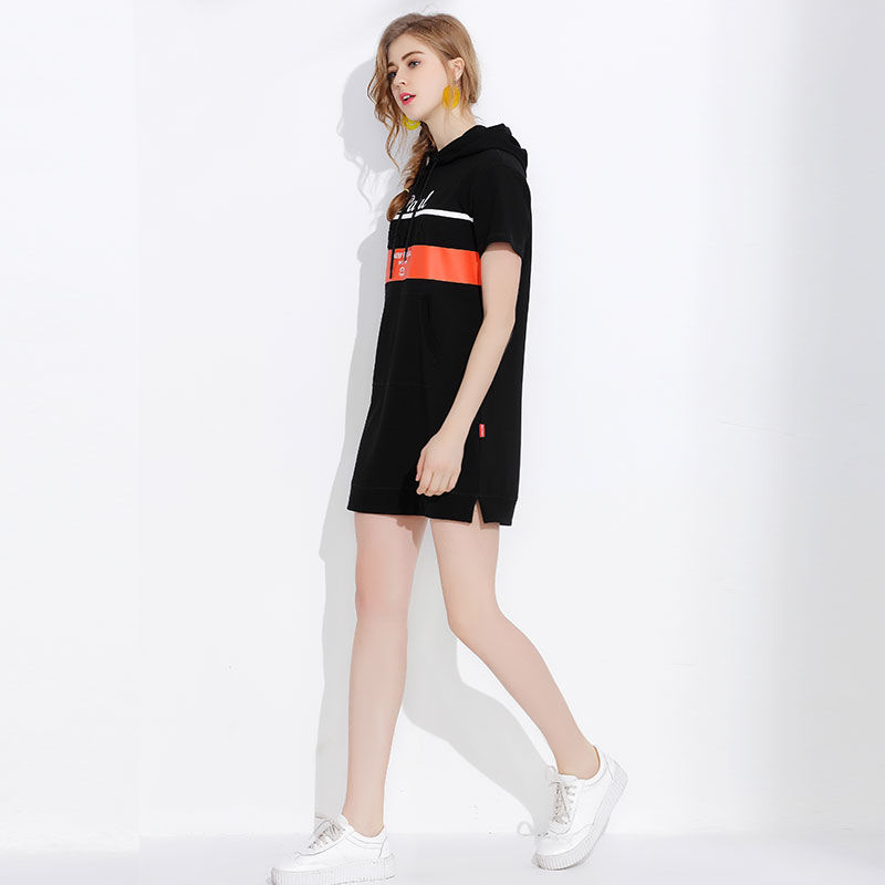 立秋到了，瞧瞧刚刚上新的连衣裙，独特迷人，上身白嫩漂亮飞起来