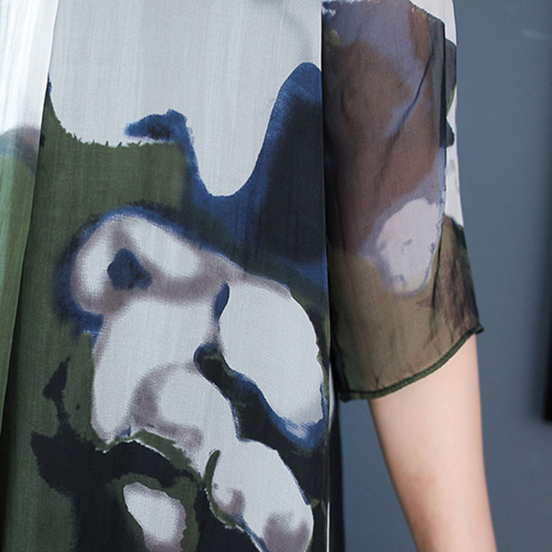 年过40的你偶尔装嫩一下，多穿这样的连衣裙配高跟鞋焕发女人味