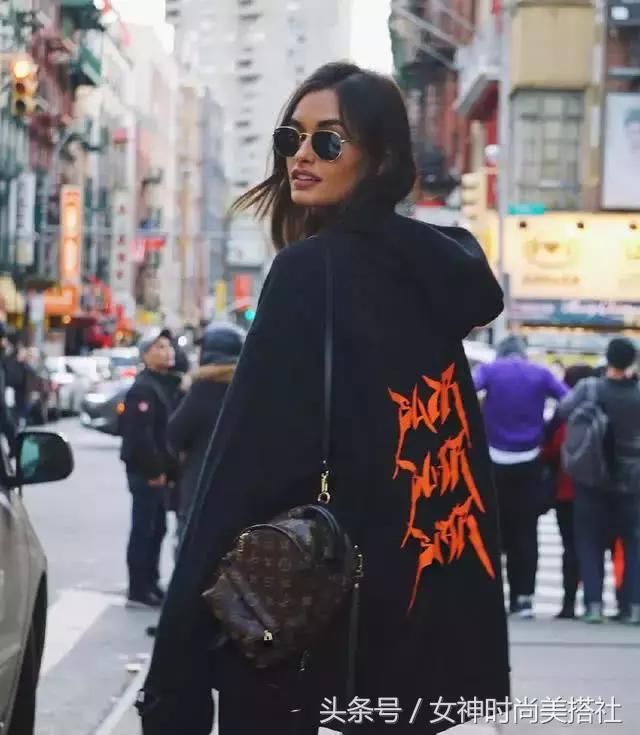 是时候穿卫衣了，没有它的秋天不敢想象