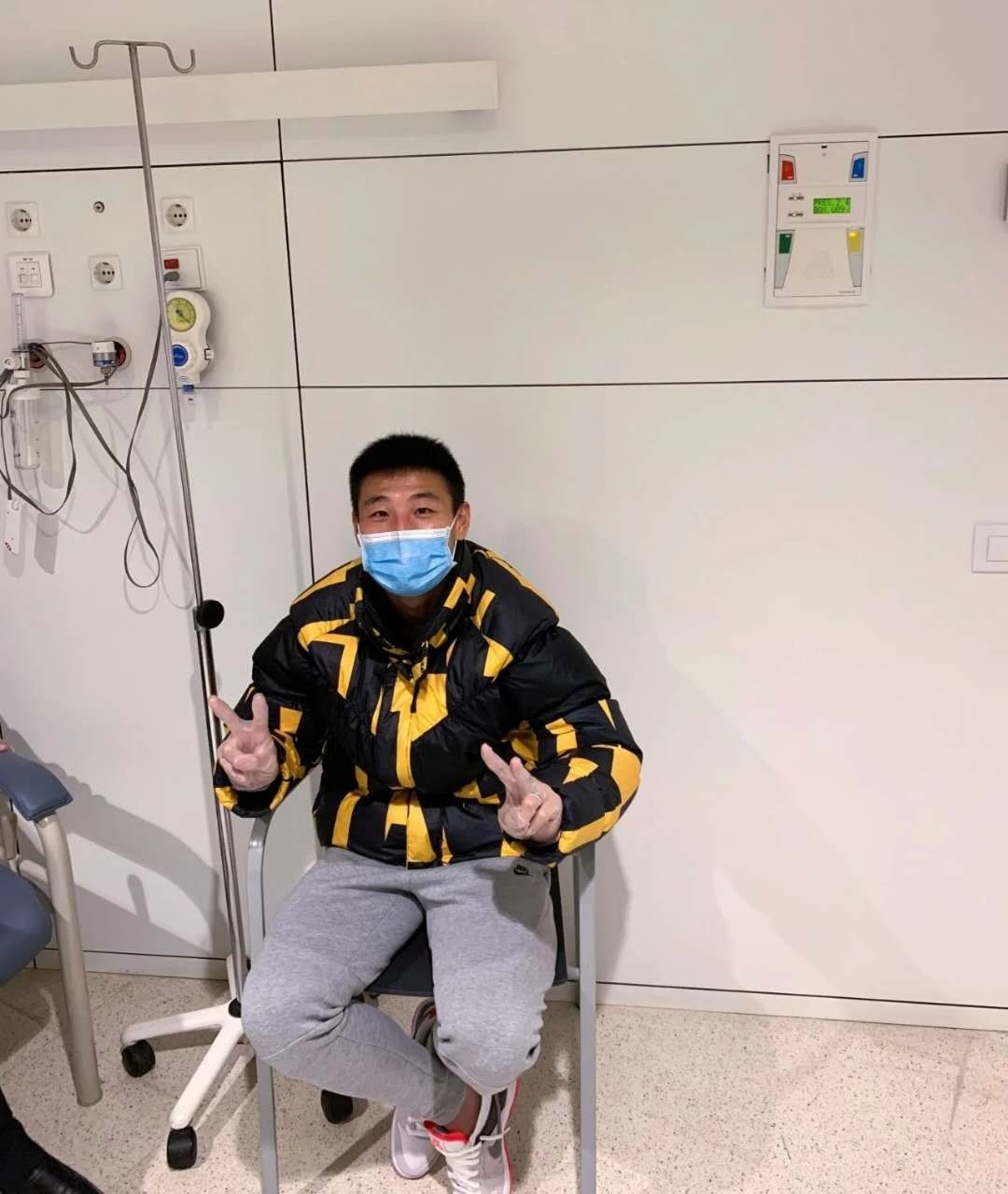 「特别」武磊发文感谢妻子：确诊隔离前，我们给了彼此一个拥抱