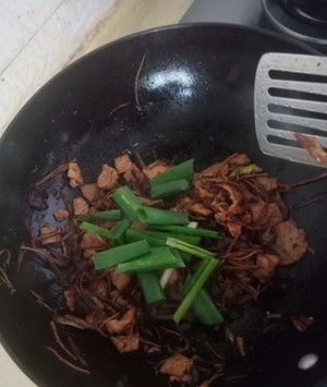  「饭菜」茶树菇炒肉，做法简单，超级好吃，美味可口的下饭菜