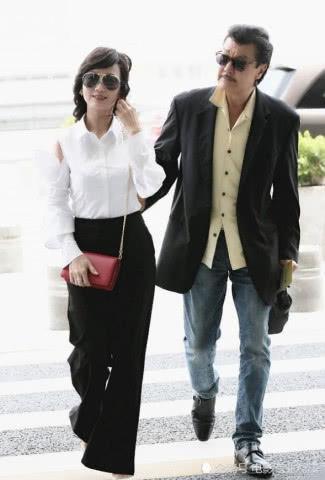 64岁不老女神赵雅芝，黑点上衣加阔腿裤，活脱脱一个美少女