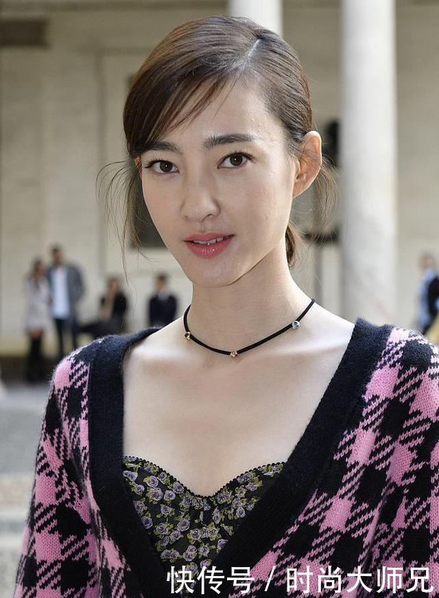 王丽坤胆真大！连体裤下面直接穿渔网袜，网友：林更新没意见？