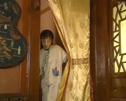 还珠：小燕子和知画这对“情敌”穿过一模一样的睡衣，你相信吗？