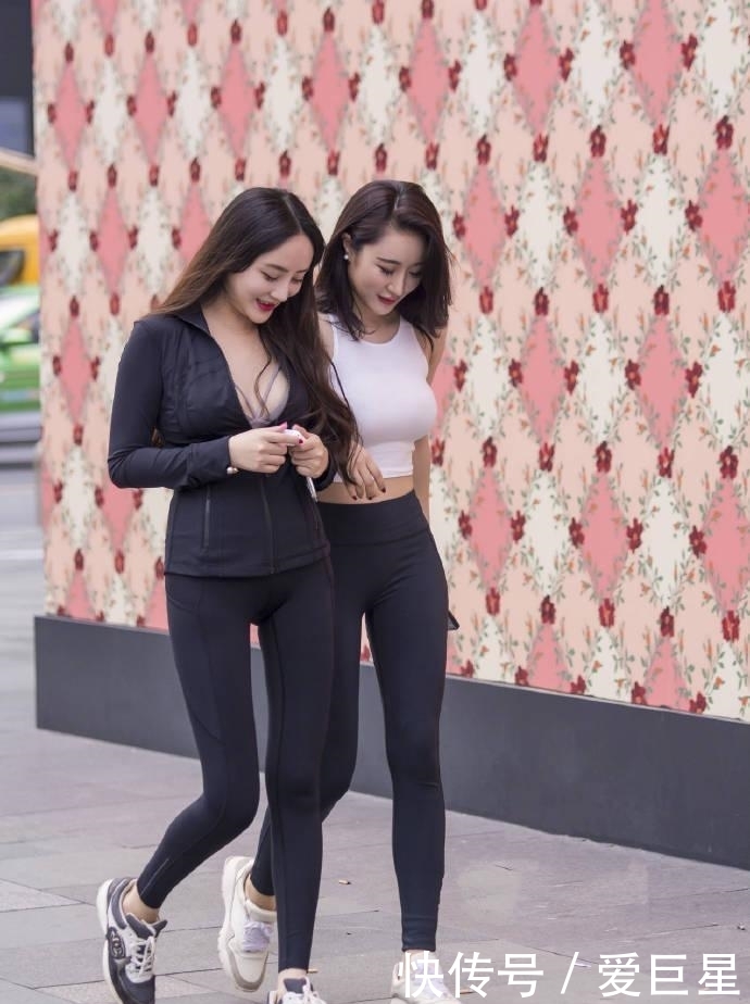  #漂亮#街拍：姐妹花长得漂亮，女神级别
