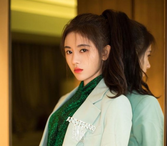 当今中国娱乐圈,颜值排名前三的女明星,你