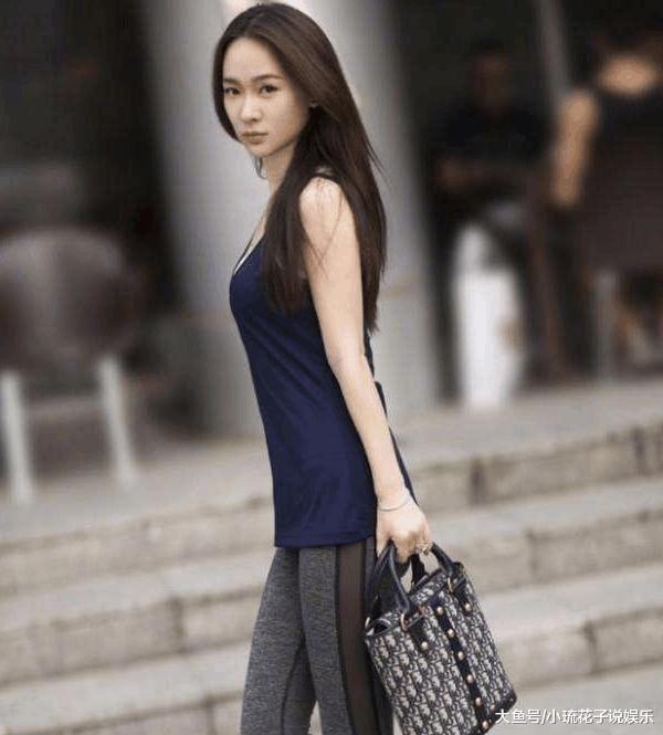 霍思燕这腿真厉害，两腿之间一条缝隙都没有，网友；她老公真幸福