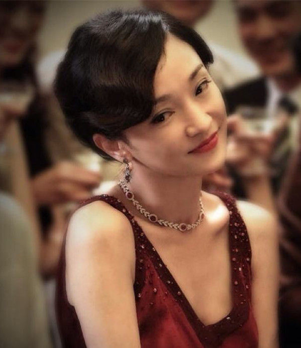 周迅被戏称为＂从十岁起就开始抽烟的如懿＂?但再出戏的大烟嗓也