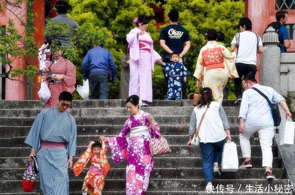 中国、日本、韩国人长得都差不多，该如何分辨？泰国人说：很简单