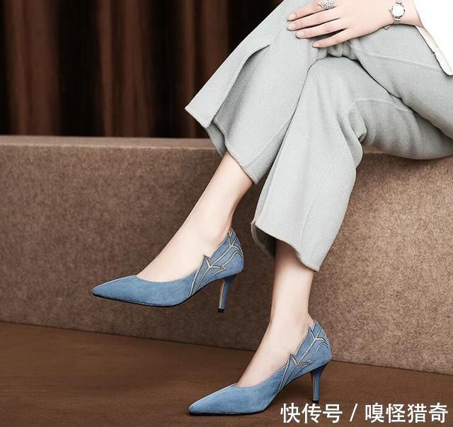 女人一双尖头高跟鞋，OL的干练高挑气质