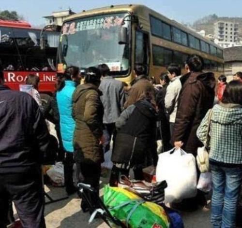  「买房」那些“倾尽所有”在城市里买房的农村人，在城市要怎么