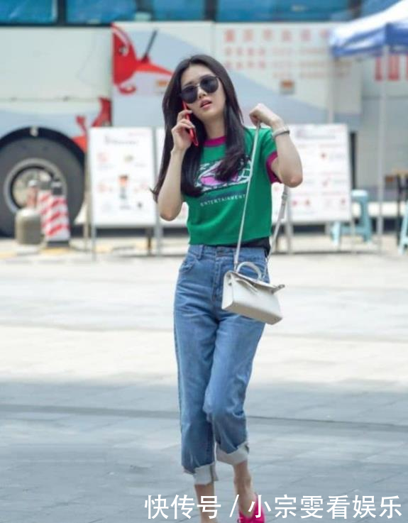  a932■街拍穿搭：我从来不会在分手很久后才会哭，因为不值！