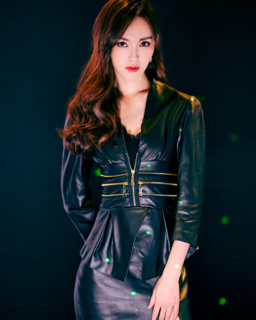 唐嫣这件衣服厉害了!一件衣服毁全身,网友:是不是得罪造型师了