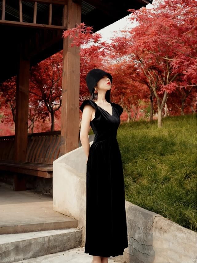  『大胸女性』胸大的女性穿搭显胖又尴尬？这些穿搭小技巧来帮忙，让你更纤细