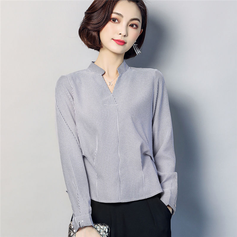 早秋别再穿裙子了，这洋气小衫+小脚裤，百搭显气质