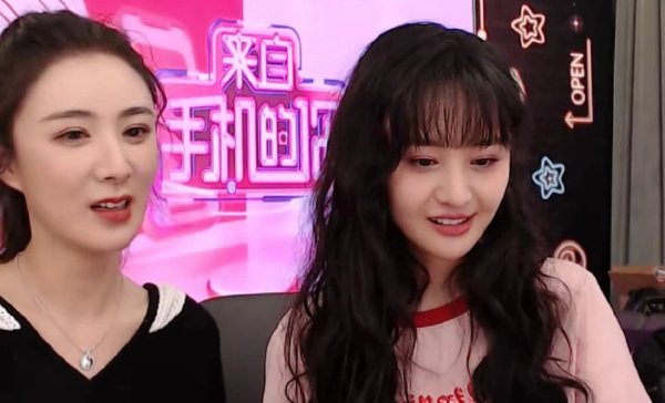 『滤镜』助理视角看郑爽直播，没有瘦脸美颜滤镜后，网红还更胜一筹？