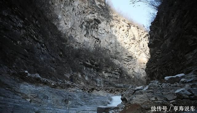 “悬崖”上废弃的窑洞村： 全村娶妻难, 50年间仅娶进一个媳妇儿