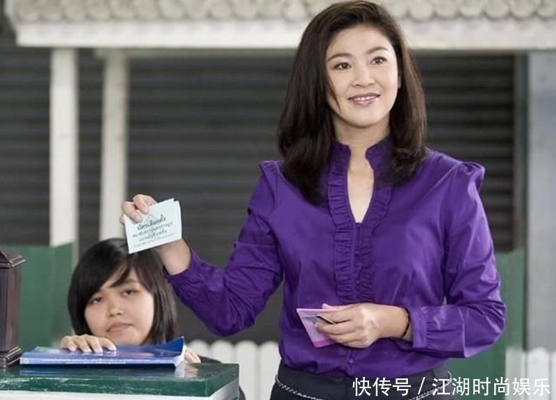 6位第一夫人穿衬衫对比：美国第一夫人胜，英拉紫色韵味与众不同