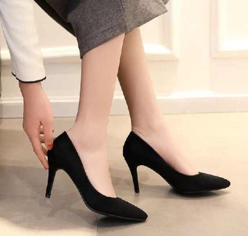 时尚经典高跟鞋,衬托女性细长腿,拥有属于自己的“玻璃鞋”