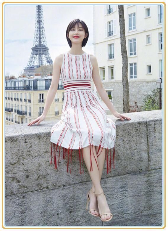 张俪的时尚看不懂！穿凉拖鞋却配羊毛袜，网友：我穿就是一傻子！