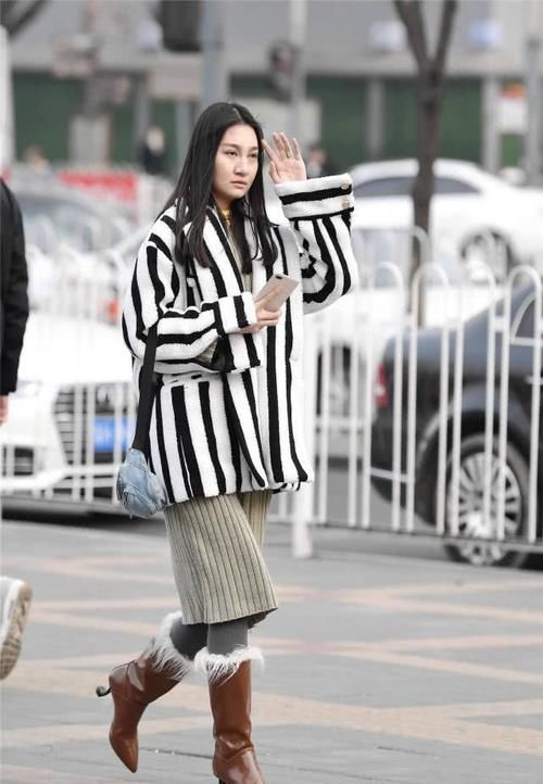  『色彩』春季的穿搭，如何搭配出色彩和层次感，你可以借鉴她的搭配