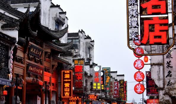 中国唯一保存最完整的古街，如今繁华依旧，被人称为“小上海”