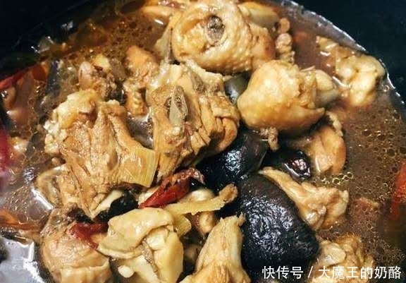  [小鸡炖蘑菇]北方妈妈常给孩子吃的菜，补充营养，喷香下饭，增强抵抗力身体棒