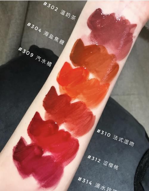  『烂漫』要想打造出烂漫夹层玻璃唇，就用欧莱雅“湿吻”小钢笔唇釉！