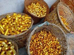 沙金是黄金吗?越南到处都是!询问价格后，乐的合不拢嘴