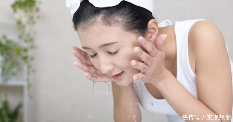  「皮肤」“只用清水洗脸”和“洗面奶洗脸”有啥一样的？多数人不清楚