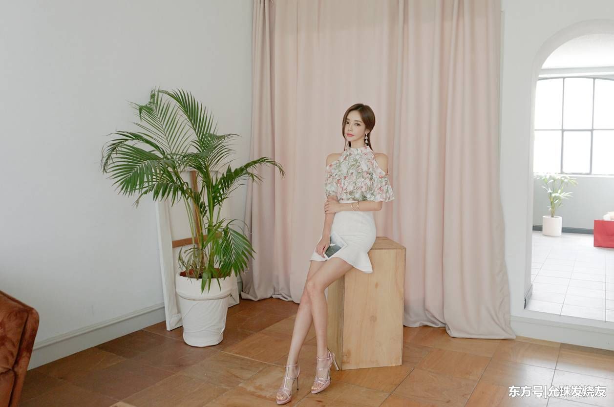 孙允珠迷藤水蔓曲颈天鹅露肩衫