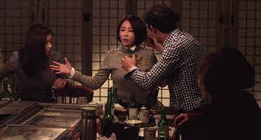 GIF■搞笑GIF:这结婚的场面也太大了吧,新郎都吓跑了
