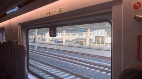 崩溃！返程大军挤爆复兴号！部分乘客被请下车改换其他列车