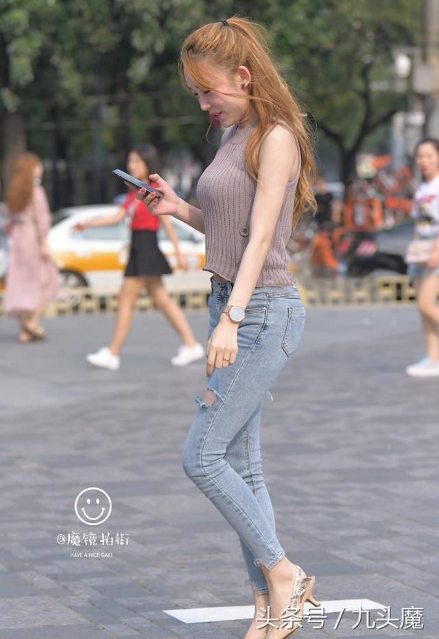 清凉一夏:看街拍美女笑容甜美、清纯真像奶油蛋糕，很想吃一口