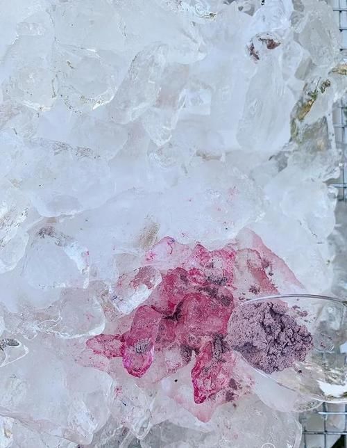  「冰块」纯色衣服太单调，用冰块染下色吧！DIY手工染布，冰染简单有趣