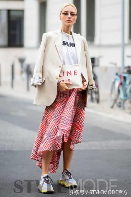 入秋的N套时髦穿搭，颜值最高还是粉色skr人！