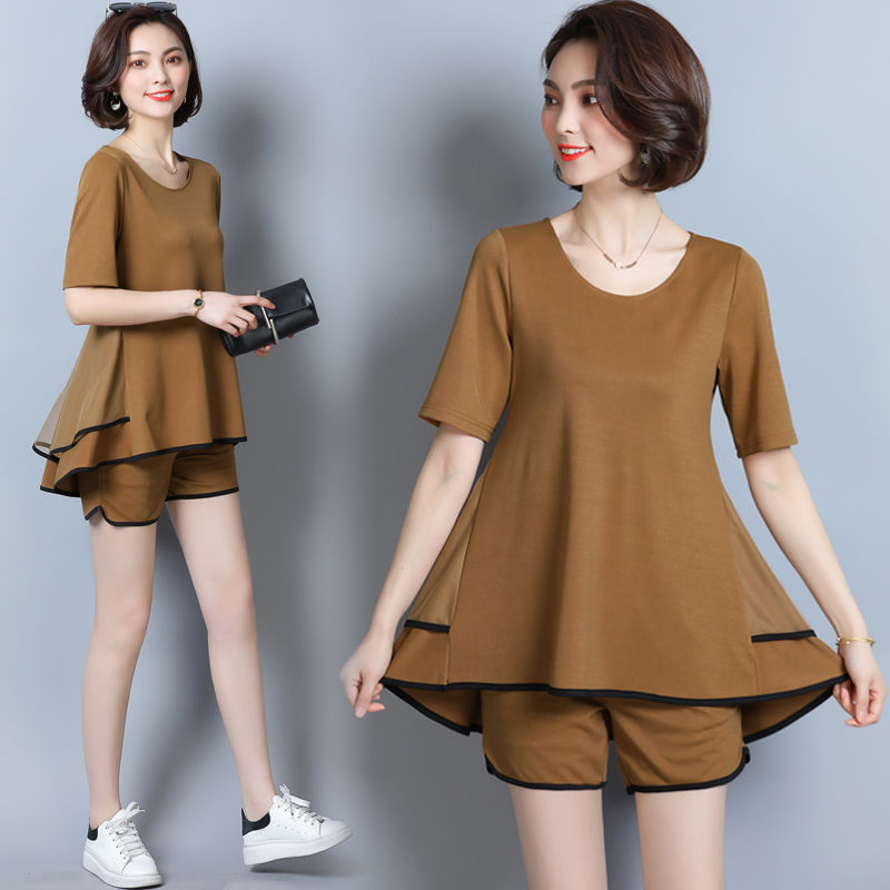 比连衣裙洋气万倍的清新套装，40岁女人就要这么穿，精致有档次