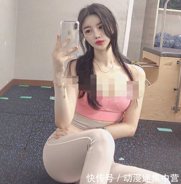 路人街拍，身材曼妙的打底裤美女，散发着青春的气息
